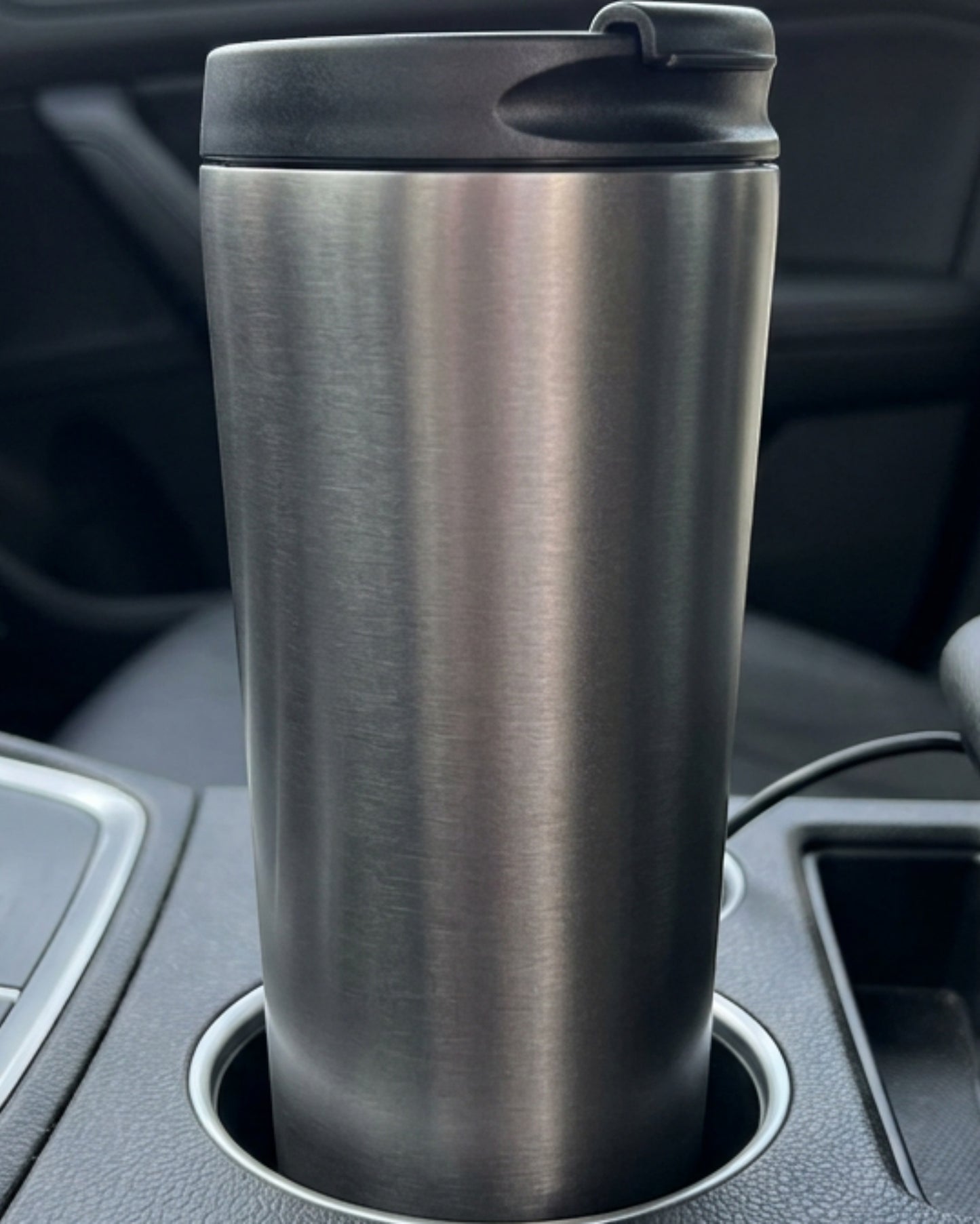 Ozkv Insulated Travel Tumbler with Flip Lid 600 ml Graphite - Lifestyle view